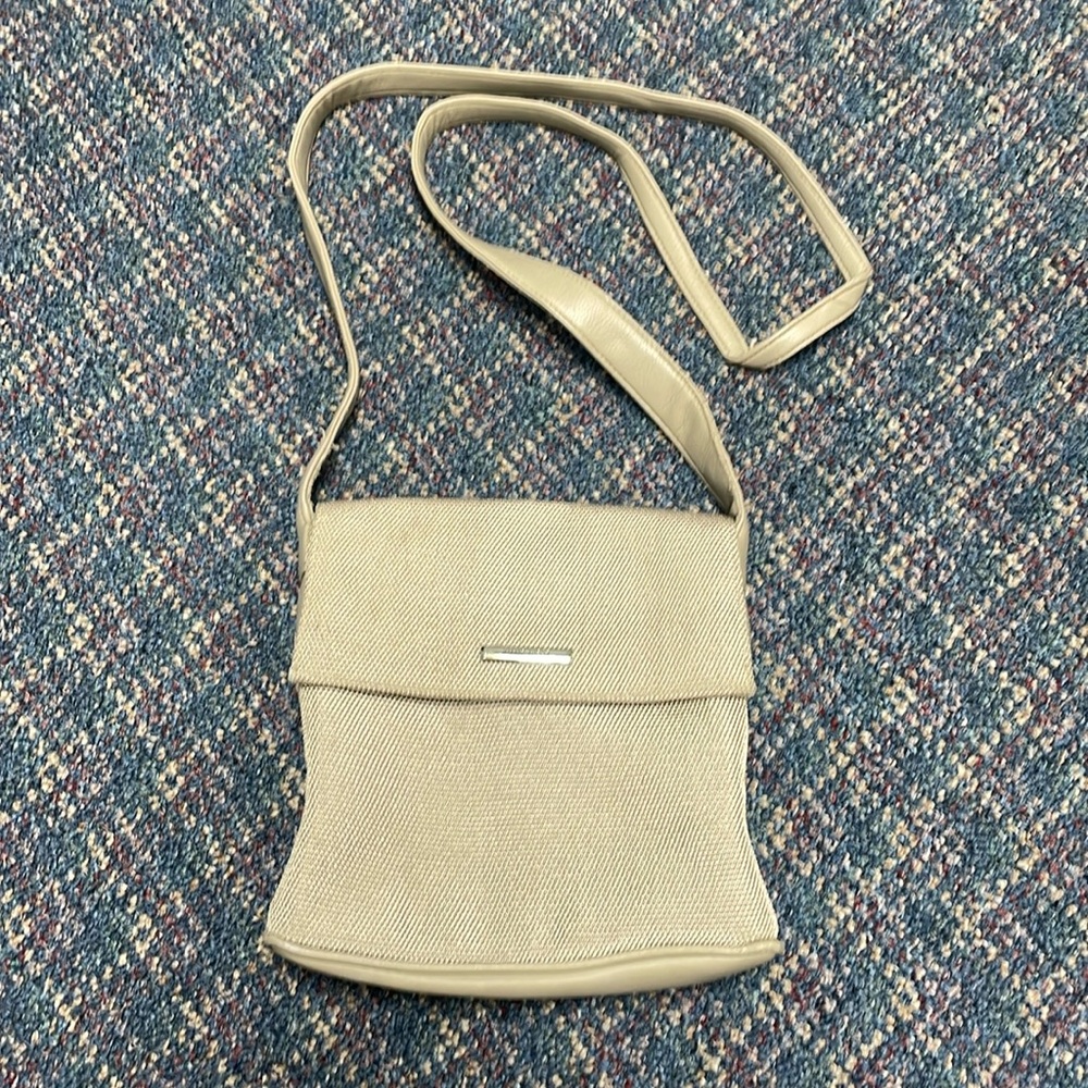 Preloved Nine West light grey purse
